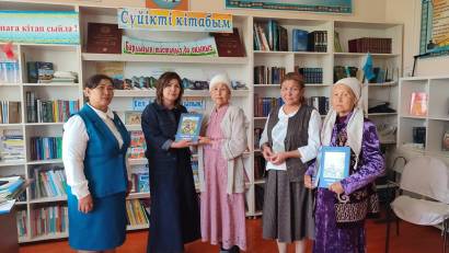 Ауылымыздың тумасы,  Түркі әлемі жазушылар Одағының  мүшесі Ұлжан Дәуренбекова  өзінің   &quot; Үндемес ата ұлағаты&quot; кітабын мектеп-гимназия кітапханасында сыйға тартты.